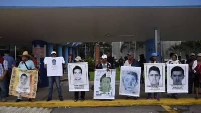 Los familiares de los estudiantes desaparecidos en Guerrero, México, continúan protestando para exigir que el Gobierno les devuelva a los jóvenes con vida.