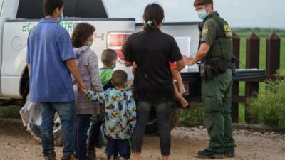 El nuevo reglamento da prioridad a la detención y deportación de quienes hayan cruzado la frontera recientemente de forma ilegal.