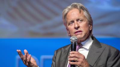 El actor Michael Douglas presenta en el festival de cine de Deauville la cinta “Mi vida con Liberace”.