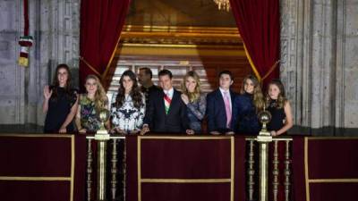 La familia presidencial de México en el Grito de Independencia.