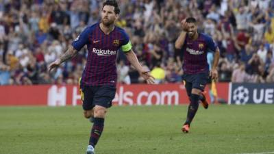 Lionel Messi festejando su gol ante PSV. FOTO AFP.