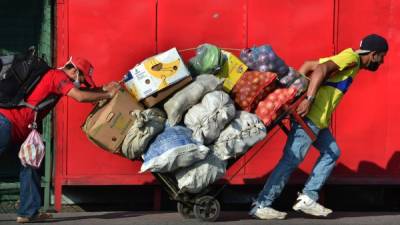 Por la falta de una reapertura económica equilibrada y responsable, el 60% de pequeñas empresas en la región están operando parcialmente.(Photo by ORLANDO SIERRA / AFP)