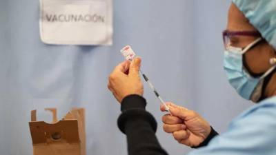 Las autoridades sanitarias de El Salvador actualizan a su personal médico ante alerta de la OMS por brote de mpox.