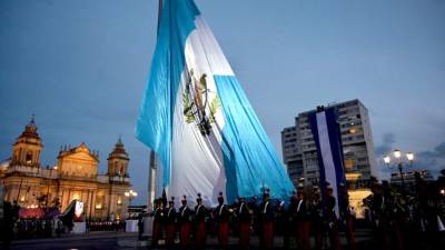 Desde el pasado 1 de septiembre, el país centroamericano se engalanó con banderas azul y blanco, los colores del símbolo patrio de la nación, que se independizó de España el 15 de septiembre de 1821. AFP