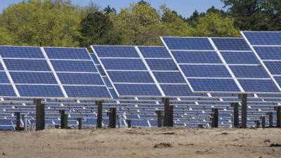 Panorámica en un proyecto de paneles solares.