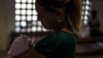Las madres brasileñas afectadas por el zika temen por la vida de sus bebés nacidos con microcefalia.