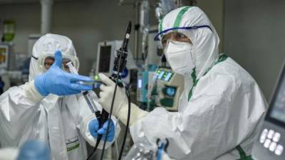 Doctores chinos tratan a pacientes con coronavirus con medicinas para la malaria./AFP.