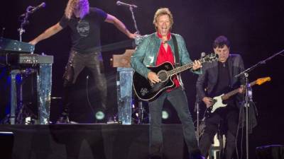 Bon Jovi durante una de sus actuaciones.