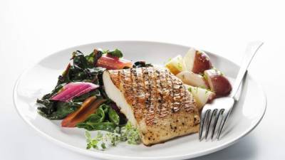 Se debe aprender a controlar las porciones de comida diaria.