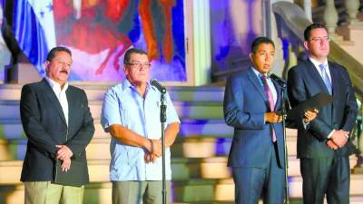 Los liquidadores Roberto Pineda, Felipe Morales, el ministro Reinaldo Sánchez y el también liquidador Emilio Hernández.