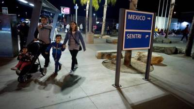 Hace un par de semanas el presidente de EEUU, Donald Trump, advirtió precisamente de que en caso de que los migrantes atacaran con piedras las tropas desplegadas en la frontera sur del país estarían legitimadas para 'contraatacar'.EFE