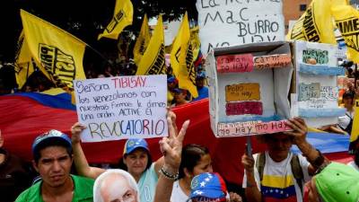 Los venezolanos salieron este sábado a exigir revocatorion contra Maduro.