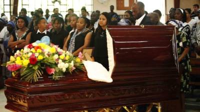 Óscar David Suazo llegó desde Italia para despedir a su padre.