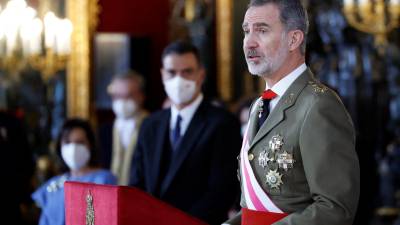 El rey de España, Felipe VI, dio positivo a covid-19 tras someterse a una prueba al presentar síntomas leves.
