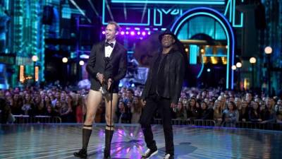 Los actores Alexander Skarsgard y Samuel L. Jackson.