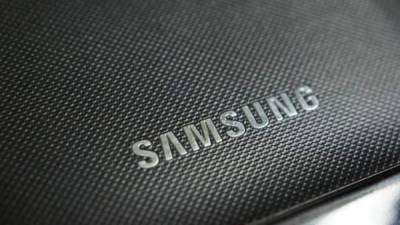 Samsung solicitó la patente desde 2015, lo que indica que ya lleva un tiempo trabajando en la idea de los dos sistemas en un solo teléfono.