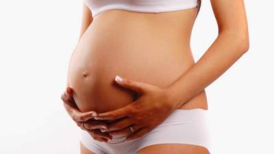La embarazada debe seguir cuidados prenatales para asegurar que su bebé nazca sano.