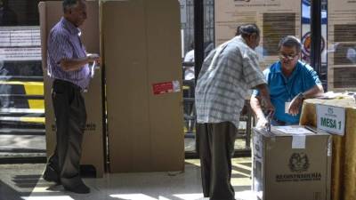 Desde horas tempranas se abrieron las urnas sin reporte de incidencias.