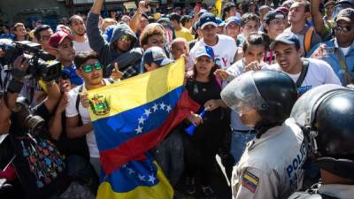 La oposición venezolana se volcó a las calles de Caracas para protestar contra el modelo económico de Maduro.
