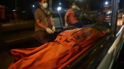 Francia abre investigación sobre accidente de avión de AirAsia cuyo copiloto era francés. Foto AFP