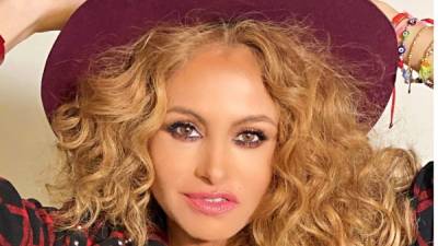 Paulina Rubio sigue en problemas con los padres de sus hijos.