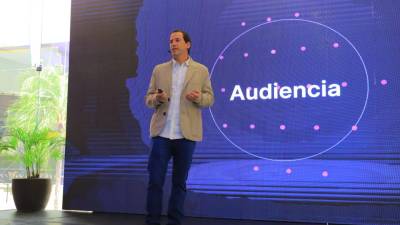 El expositor Santiago Arieu, exdirector de Clarín y experto en mercadeo digital, destacó la importancia del concepto de “Brand Safety”.