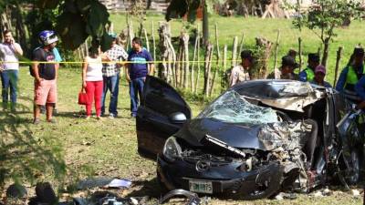 El carro de la víctima quedó completamente destrozado en el choque.