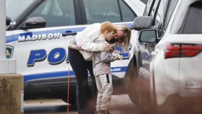 Seis personas resultaron heridas en el tiroteo en una escuela de Wisconsin.