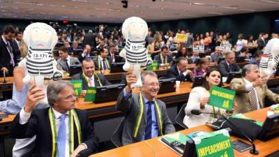 Congresistas brasileños piden Impeachment para Rousseff y se manifiestan contra el expresidente Lula.