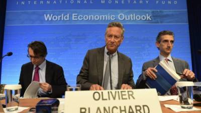 El economista jefe del Fondo Monetario Internacional (FMI), Olivier Blanchard, presenta el informe de Perspectivas Económicas Globales, en Washington.