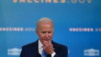 El Gobierno de Biden impuso una orden para que los empleados en EEUU se vacunen antes del 4 de enero.