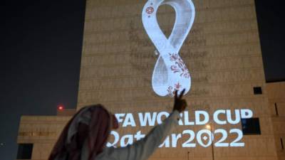 El ente organizador del Mundial de Catar y la FIFA presentaron este martes en Doha el logo de la competición más importante del fútbol. Foto AFP.