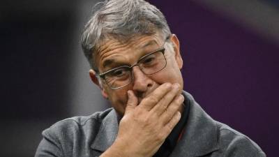 Gerardo “Tata” Martino tiene molesta a la afición mexicana por una foto que se ha filtrado en donde se le ve muy alegre tras el juego que México perdió 2-0 contra Argentina.