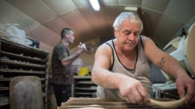Michel Flamant cedió su panadería de Dole al mendigo que le salvó la vida.
