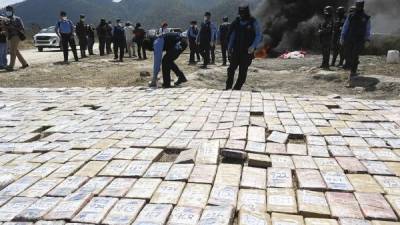 Los cuerpos policiales de Honduras incineraron este lunes 15 de febrero 1,426 kilos de cocaína. / Foto AFP
