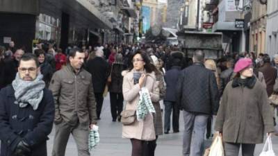 El número de extranjeros residentes en España bajó un 9.8% hasta los 5 millones.