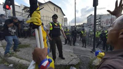 En varias localidades se suscitaron protestas por parte de los opositores a las reformas constitucionales, que en algunos casos degeneraron en disturbios.