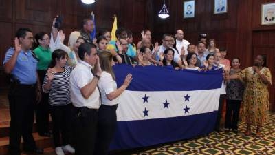 El comité cívico fue juramentado ayer en el salón Consistorial. Foto: Yoseph Amaya