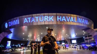 Las autoridades turcas han redoblado las medidas de seguridad en el aeropuerto de Estambul. AFP