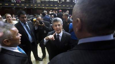El opositor Henry Ramos Allup fue elegido por la coalición Mesa de la Unidad Democrática para sustituir en la presidencia parlamentaria a Diosdado Cabello.