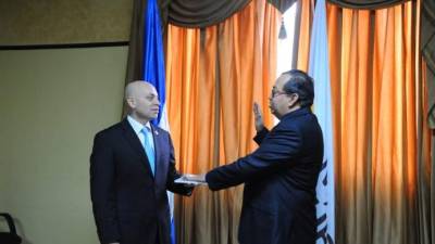 Óscar Chinchilla, Fiscal General de la República, juramenta al abogado José Duarte como el nuevo Director de Fiscales en Honduras.