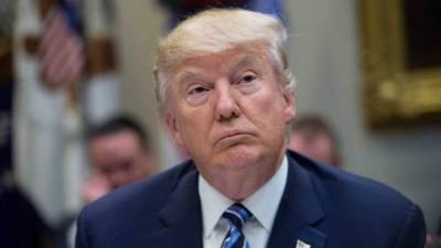 US President Donald Trump meets with senators to discuss his nomination of Neil Gorsuch to the Supreme Court in the Roosevelt Room at the White House in Washington, DC, on February 9, 2017. / AFP PHOTO / NICHOLAS KAMM