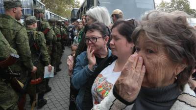 Los reservistas reclutados durante la movilización parcial asisten a una ceremonia de salida en Sebastopol. Putin anunció la movilización de miles de ellos a Ucrania.
