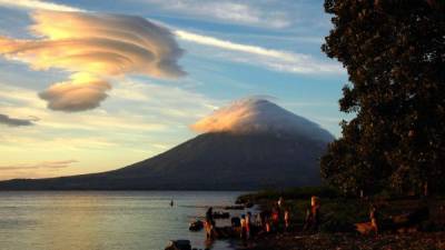 Ofrece una espectacular vista del lago Cocibolca, así como de los volcanes Momotombo, Concepción y Maderas.
