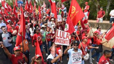La campaña de Lula evoca sus años de gobierno, 'Lula presidente, para que Brasil vuelva a ser feliz', es su consigna. AFP