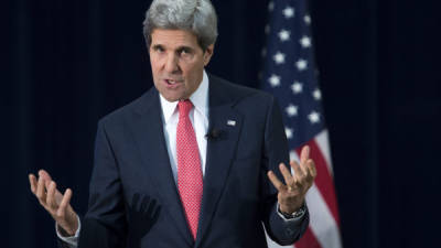 El secretario de Estado de EUA, John Kerry está preocupado por la situación entre Ucrania y Rusia.