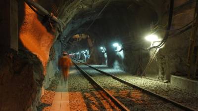 Estimular los flujos comerciales y de inversión,