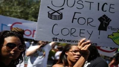 La muerte de Jones alimentó el debate en Estados Unidos sobre el uso abusivo de la fuerza por parte de la policía hacia ciudadanos negros.