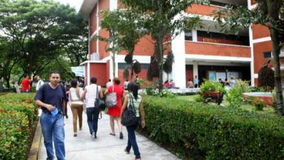 Estudiantes en la sede de San Pedro Sula.