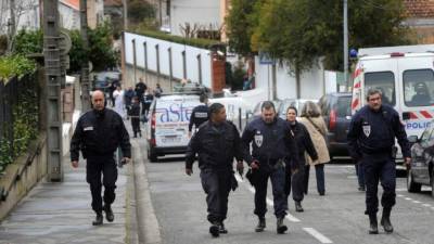 La policía francesa desplegó un operativo para investigar el misterioso caso del robo.